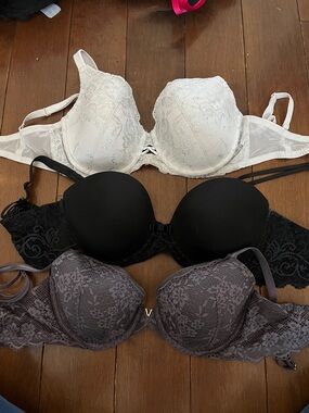 Bundle of 32 DD bras